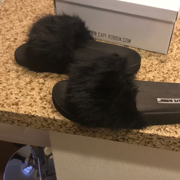 Faux fur slippers - Picture 2 of 3